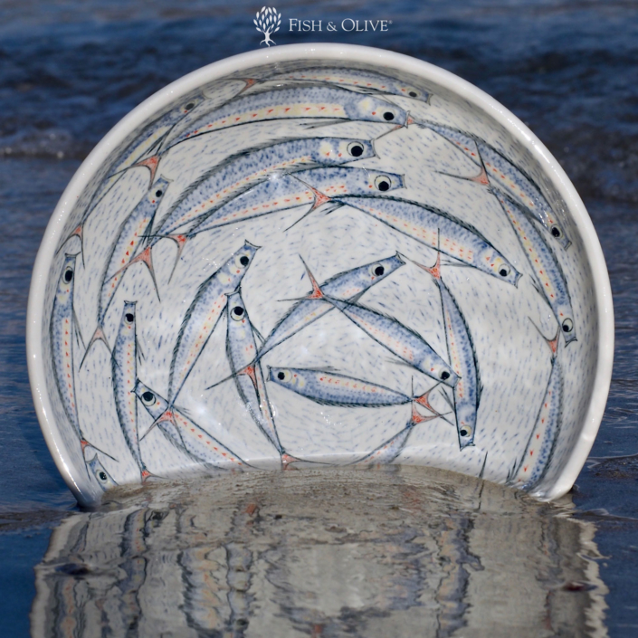 Piatto in ceramica con pesci creati da Alexander Reichardt